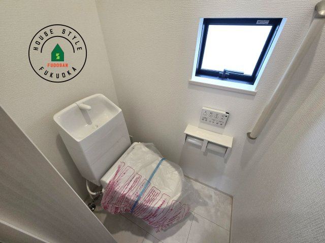 福岡市東区美和台5丁目第1-2棟(B号棟)の内観：施工例|温水洗浄便座を完備しております。2ヶ所にトイレがあるのは朝の慌ただしい時間も安心です。