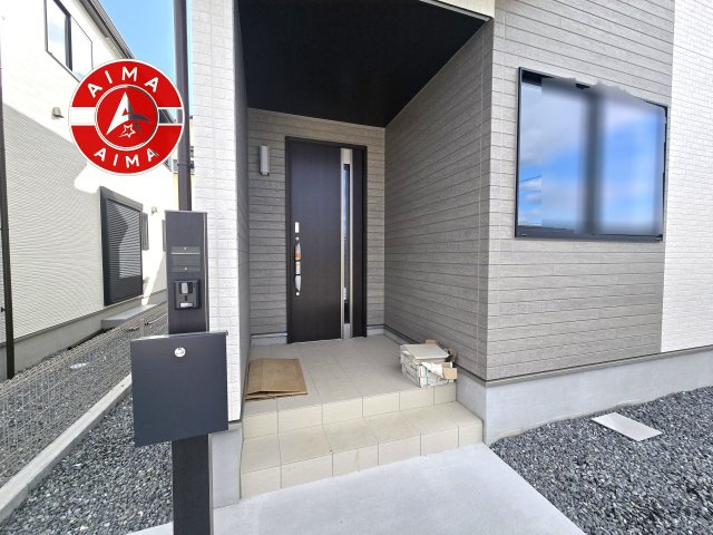 福岡市東区美和台5丁目第1-2棟(B号棟)の玄関|おでかけの時も帰った時も、「我が家」を最初に感じでもらえる素敵な空間に。