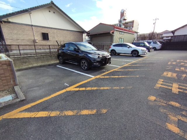 グラシャスベル広幡の駐車場