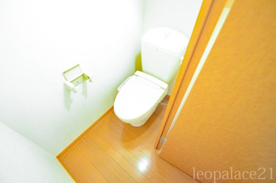 【トイレ】 | レオパレスＩＺＵＭＩ | 温水洗浄便座　完備！！