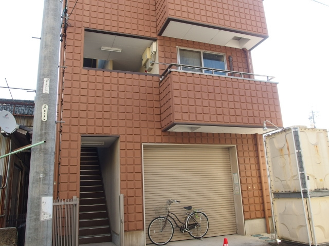 第４カネイ本町ビルの外観