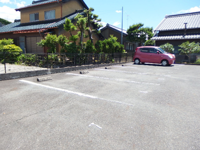 ハイステージ城山の駐車場