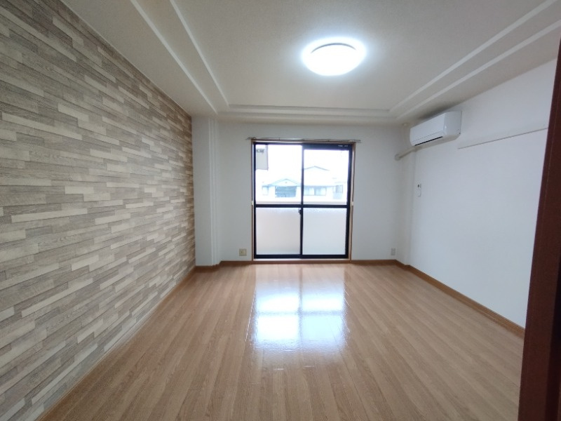 メゾン六名パークの居間・リビング