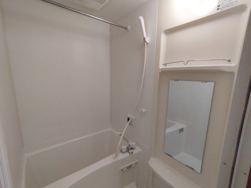 メゾン六名パークの浴室