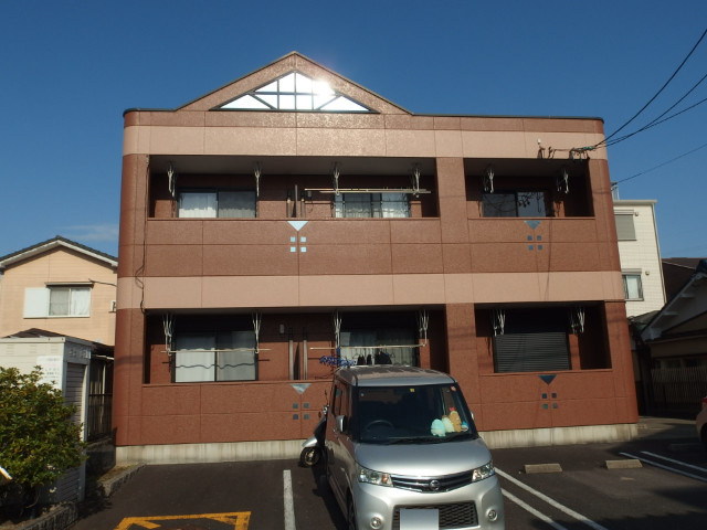 ブルーサンズ１号館の外観