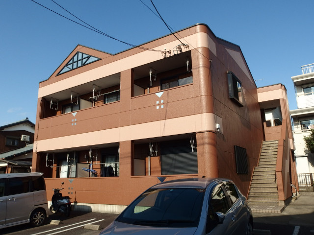 ブルーサンズ１号館の外観