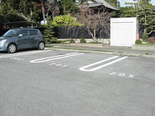 ハイツ岡西Ⅱの駐車場