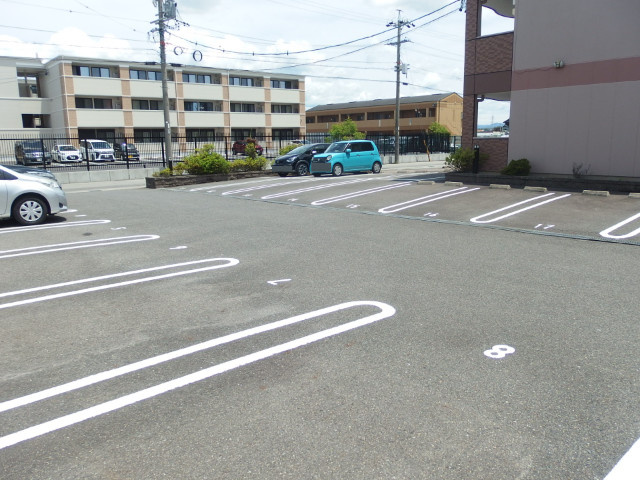 グランチェスタＡの駐車場