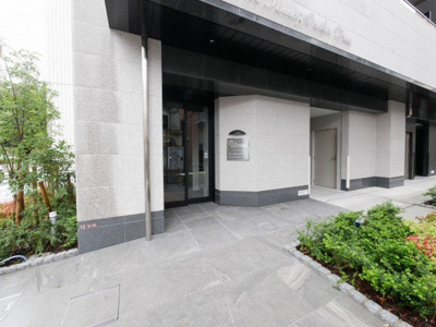 【エントランス】 | プレサンス THE TENNOJI 逢阪トゥルー | 落ち着いたエントランスです