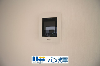 【セキュリティ】 | クレイドルガーデン宇部市際波第６ ２期（１号棟） | 玄関にはＴＶモニター付きインターホン（カメラ）が標準設置。セキュリティも安心です。
