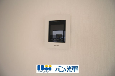 【セキュリティ】 | クレイドルガーデン宇部市際波第６ ２期（１号棟） | 玄関にはＴＶモニター付きインターホン（カメラ）が標準設置。セキュリティも安心です。
