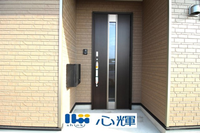 【玄関】 | クレイドルガーデン宇部市際波第６ ２期（１号棟） | 家の顔となる玄関。 ゲストを迎え入れても安心の空間です。
