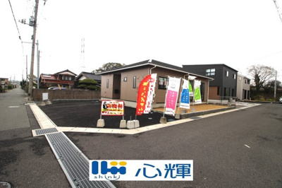 【前面道路含む現地写真】 | クレイドルガーデン宇部市際波第６ ２期（１号棟） | 明るい日差しが差し込む現地。車もゆったり駐めることが出来ます。ぜひ現地をご覧下さい。
