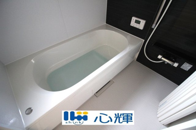 【浴室】 | クレイドルガーデン宇部市際波第６ ２期（１号棟） | 疲れを癒す場所にふさわしい快適で清潔な空間で、心も体もオフになるリラックスタイムをお楽しみ下さい。