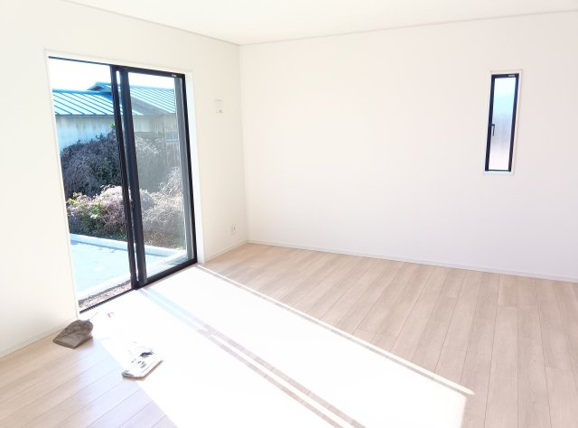 筑西市井上　第1　2号棟の居間・リビング|陽当たりのいい居間です