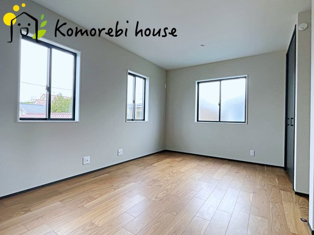 大宮堀の内３丁目　新築一戸建て　ヒルズ　Cの寝室|寝室にはゆとりのある広さがあり、大きめのベッドも余裕をもって配置できます。
実際に内覧いただければ、サイズ感もよりイメージしやすいと思います。採寸もその場でご協力いたしますので、ぜひお確かめください。
