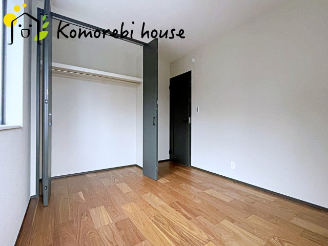 大宮堀の内３丁目　新築一戸建て　ヒルズ　Cの子供部屋|日当たりがよく、机に向かう時間も自然とはかどる子ども部屋。寝る・学ぶ・遊ぶがコンパクトにまとまり、毎日の“小さな成長”を見守る空間です。