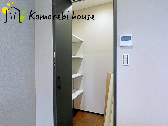 大宮堀の内３丁目　新築一戸建て　ヒルズ　Cの収納|パントリーや収納付きで、キッチン周りがいつもスッキリ。家事の効率もアップする便利な空間です。