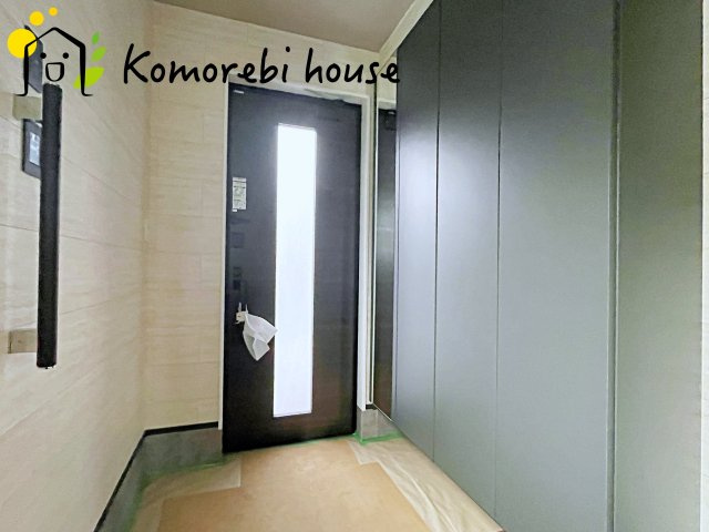 大宮堀の内３丁目　新築一戸建て　ヒルズ　Cの玄関|玄関から快適な生活が始まる。収納・導線・使い勝手に配慮された、家族に優しい設計です。