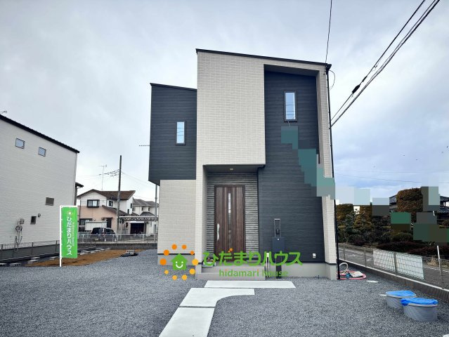 ワイウッドコート加須市多門寺第11期　新築一戸建て　01の外観|スタイリッシュなBOX型の外観が目を引きますね！モノトーンのコントラストが洗練された印象を与え、道ゆく人が思わず振り返るような佇まいです♪