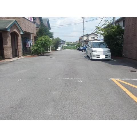 ヴィラ家奈Ａの駐車場