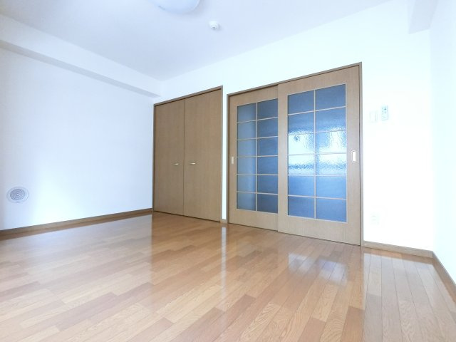 オーキッドレジデンス千葉中央の洋室