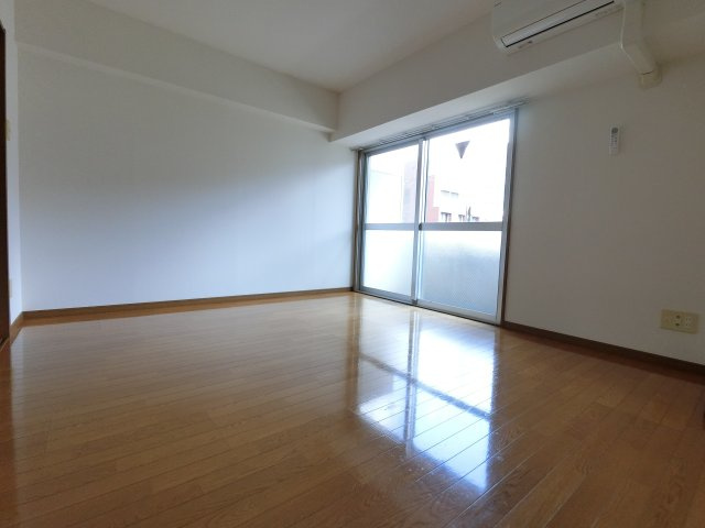 オーキッドレジデンス千葉中央の洋室