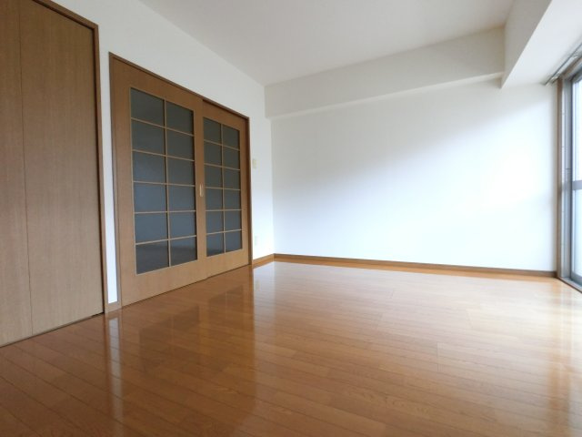 オーキッドレジデンス千葉中央の洋室