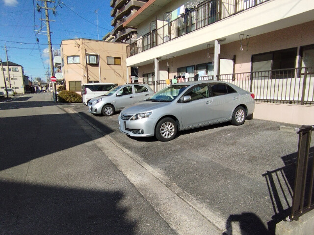 コーポ朝日の駐車場