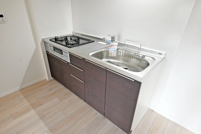 GSハイム第弐江坂のキッチン|シンプルなデザインと使いやすさを兼ね備えたシステムキッチンです。