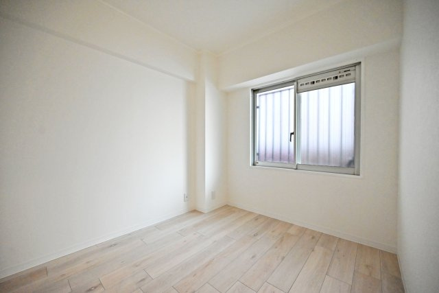 GSハイム第弐江坂の洋室|-洋室4.5帖
全室洋室・フローリング仕様◎収納付き家具などお好きな家具をレイアウトして楽しめそうですね。