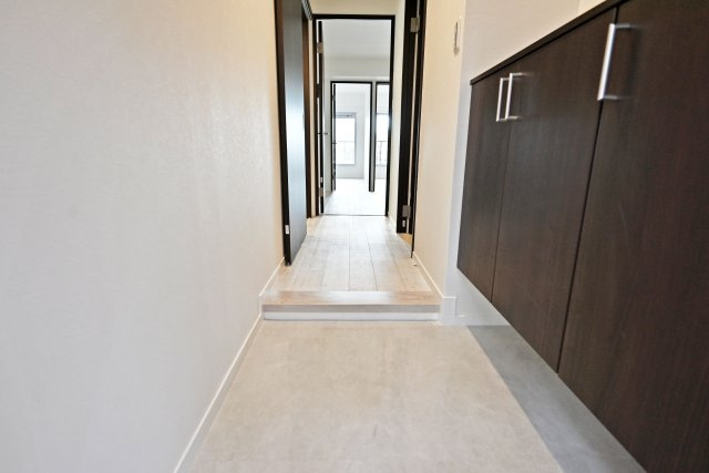 GSハイム第弐江坂の玄関|シューズボックス付きの玄関で、いつでも玄関回りをすっきりと保てます。