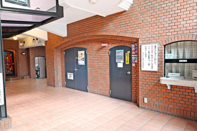 GSハイム第弐江坂のエントランス|マンションを印象付ける大切な場所のエントランスは、明るく・清潔感が溢れ広々としています。