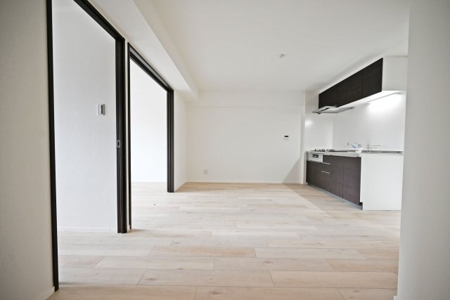 GSハイム第弐江坂の洋室|家族の団らん・コミュニケーションの場であるリビングは
キッチンと合わせて12.0帖の広さです。