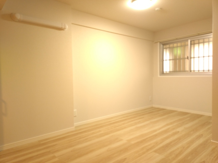 ローズハイツ芦屋の洋室