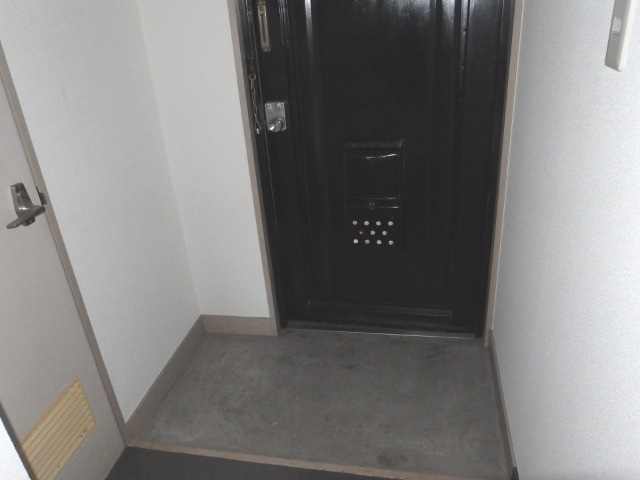 イーストガーデンポプラ館の玄関