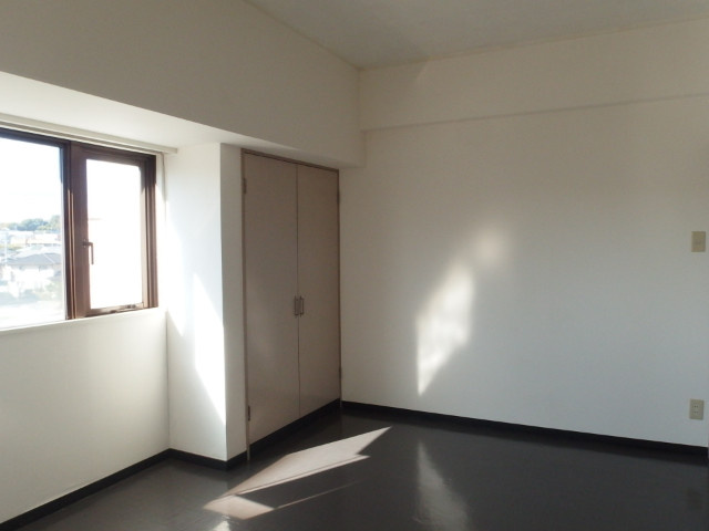 イーストガーデンポプラ館の居間・リビング