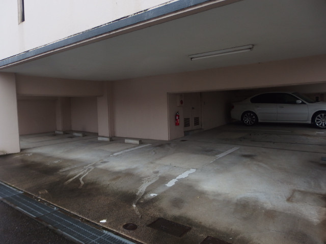 コメルスⅢの駐車場