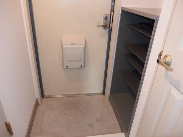 コメルスＶの玄関