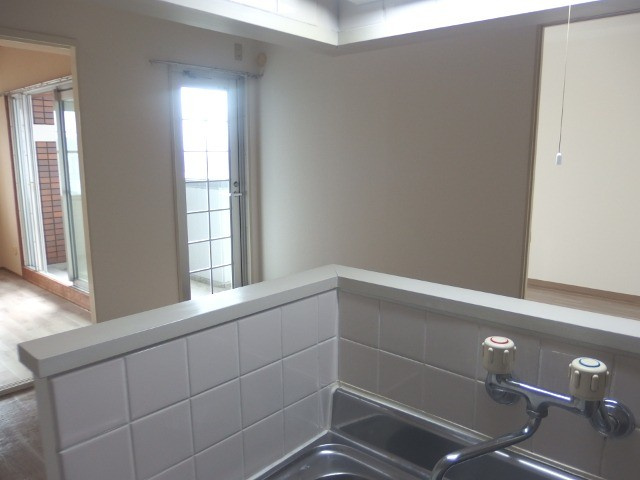 コメルスＶの居間・リビング