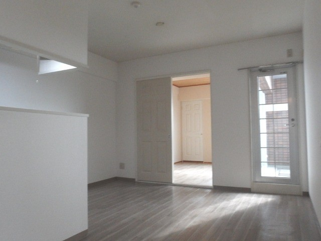 コメルスＶの居間・リビング