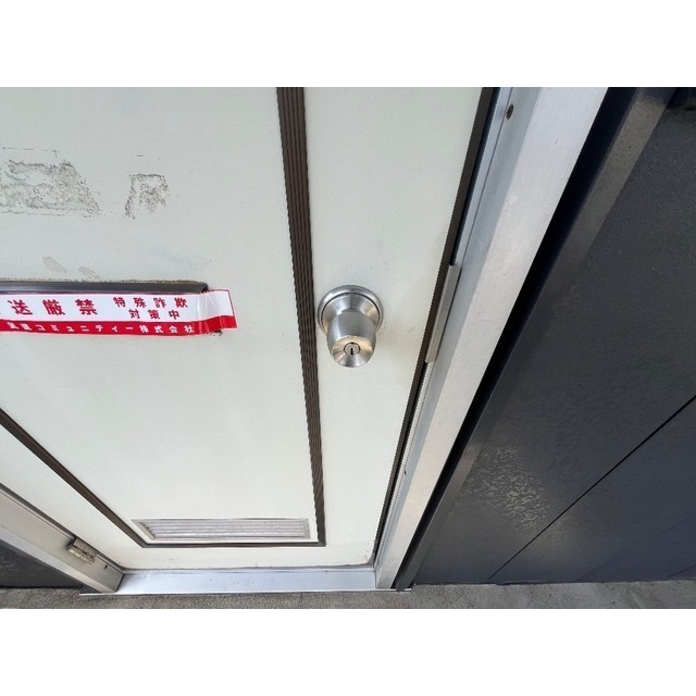 レピュート高岡Bの玄関