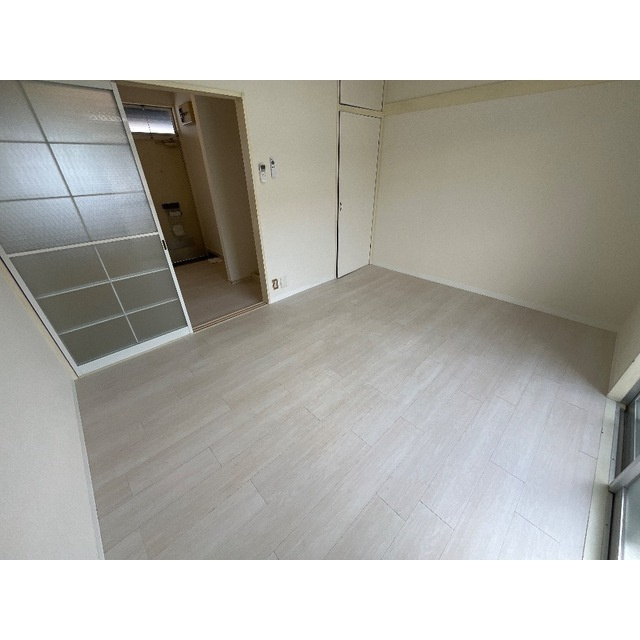 レピュート高岡Bの居間・リビング