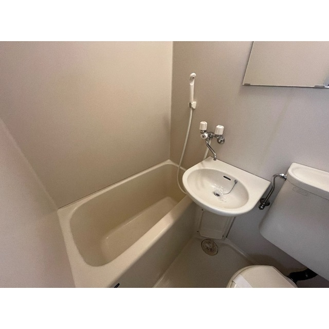 レピュート高岡Bの浴室