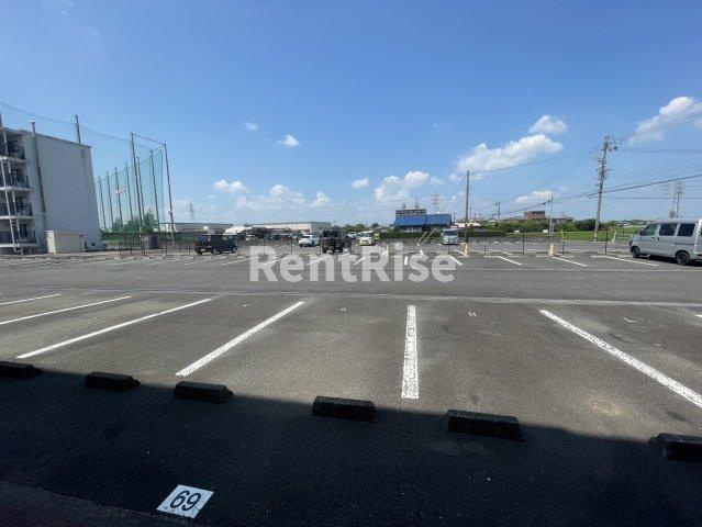 ファティリティ稲沢　(旧菱電アパート)4号棟の駐車場
