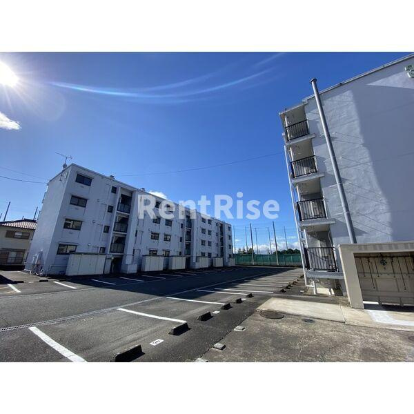 ファティリティ稲沢　(旧菱電アパート)4号棟の庭