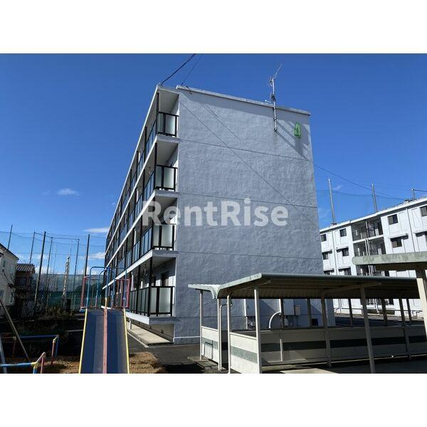 ファティリティ稲沢　(旧菱電アパート)4号棟のエントランス