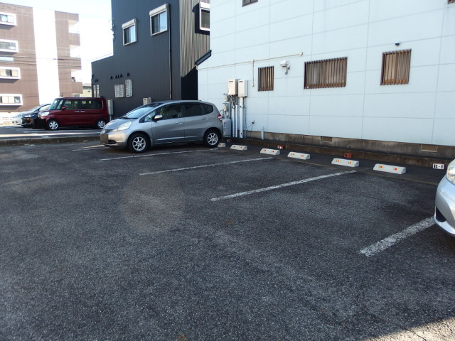 サンライズ深津の駐車場