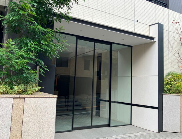 豊島区南大塚１丁目の賃貸マンションのエントランス