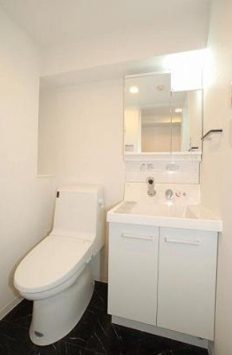 【トイレ】 | ステージファースト方南町アジールコート | トイレ・独立洗面台完備。